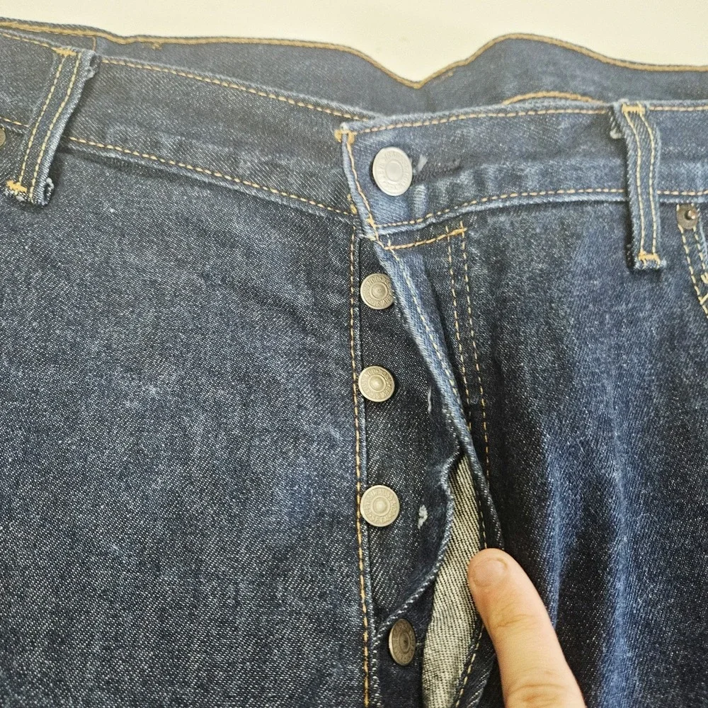 Levi 501 Men's Size 44 x 30 Button Fly Dark Wash Blue Denim Jeans